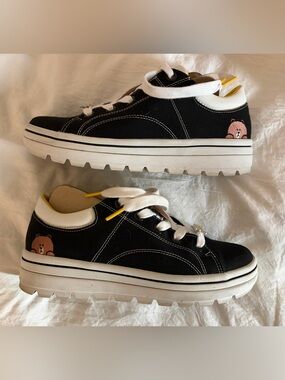 Skechers Line Friends Street Cleats Women’s Black Canvas Bear Shoes Size 8